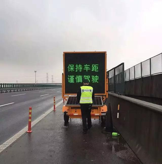 1581988719716409.jpg LED交通誘導屏