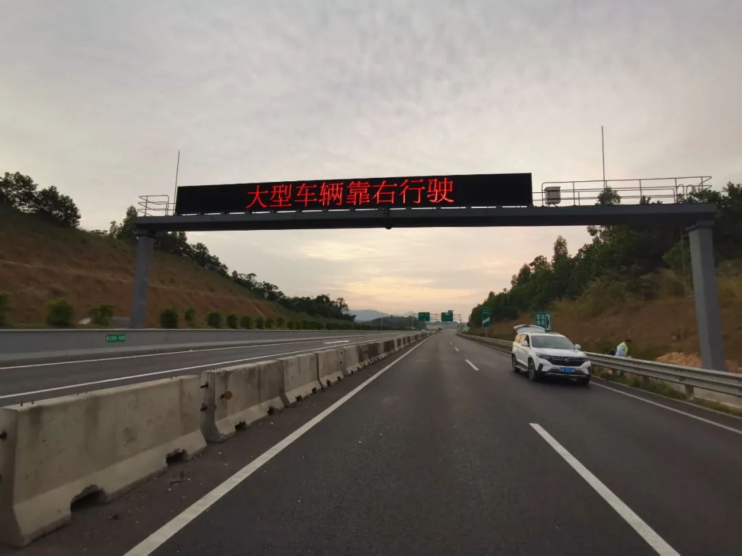 LED交通誘導(dǎo)屏 LED交通誘導(dǎo)屏